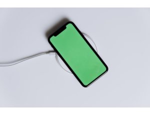 Czy warto inwestować w ładowarki bezprzewodowe?