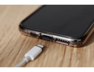 Porównanie technologii ładowania: USB Power Delivery vs. Qualcomm Quick Charge