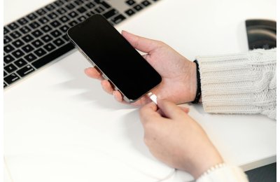 5 najczęstszych błędów przy ładowaniu telefonu, które skracają żywotność baterii