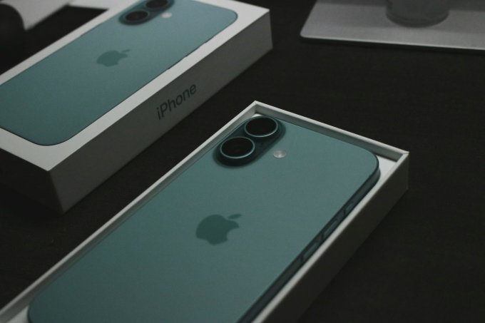iPhone 16